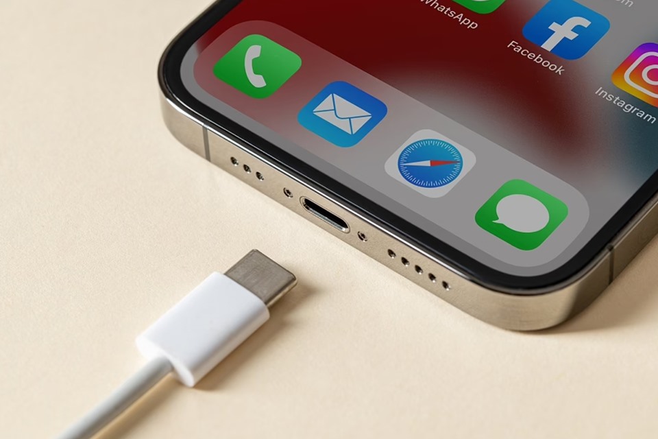 cổng usb c trên iphone 15 plus